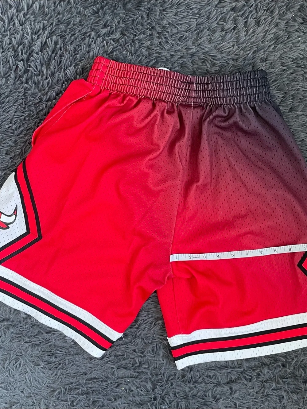 Men Size M Mitchell & Ness  NBA Red Chicago Bulls Golden Hour Swingman Shorts